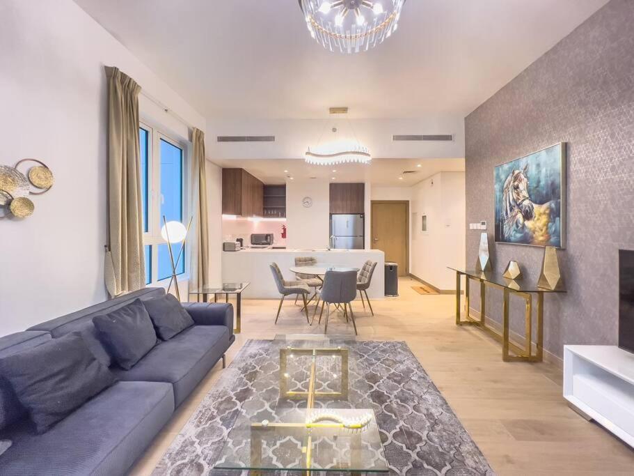 Bahay bakasyunan Lovely 2-bedroom Vacation Near Dubai